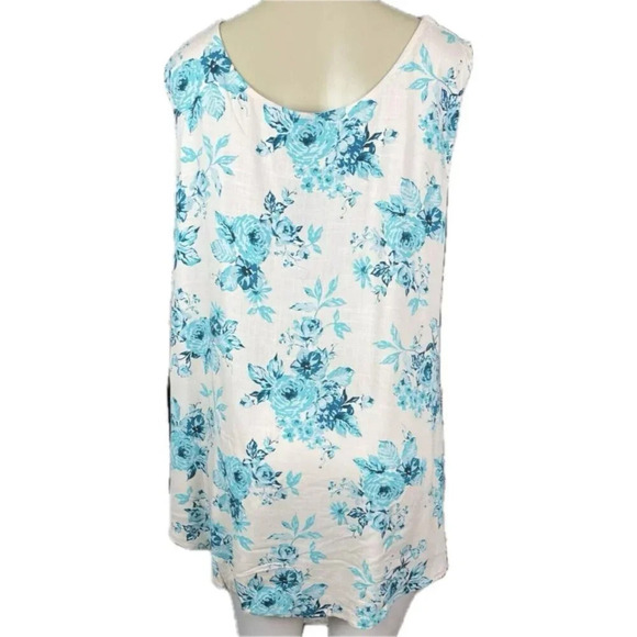 Torrid + 4 Blue Floral Scoop Neck Button Detail Curved Hem Sleeveless Blouse - Picture 3 of 7